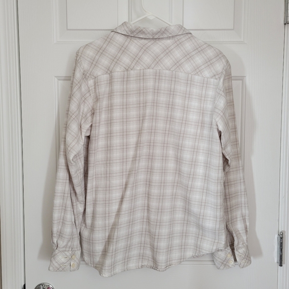 Woolrich Women's Large Cotton Flannel Plaid Shirt Cream and Tan - Picture 9 of 10